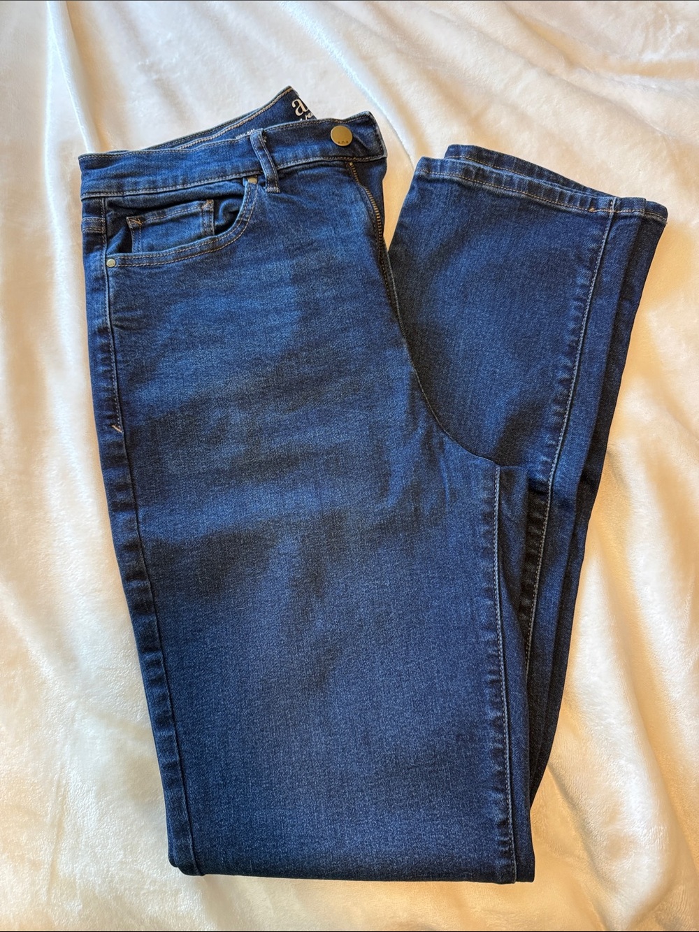 Women’s Straight Leg Jeans in Deep Blue — Classic Everyday Fit